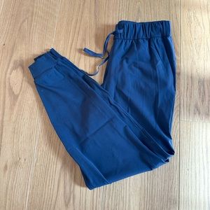 Lululemon On the Fly Jogger Sz 4